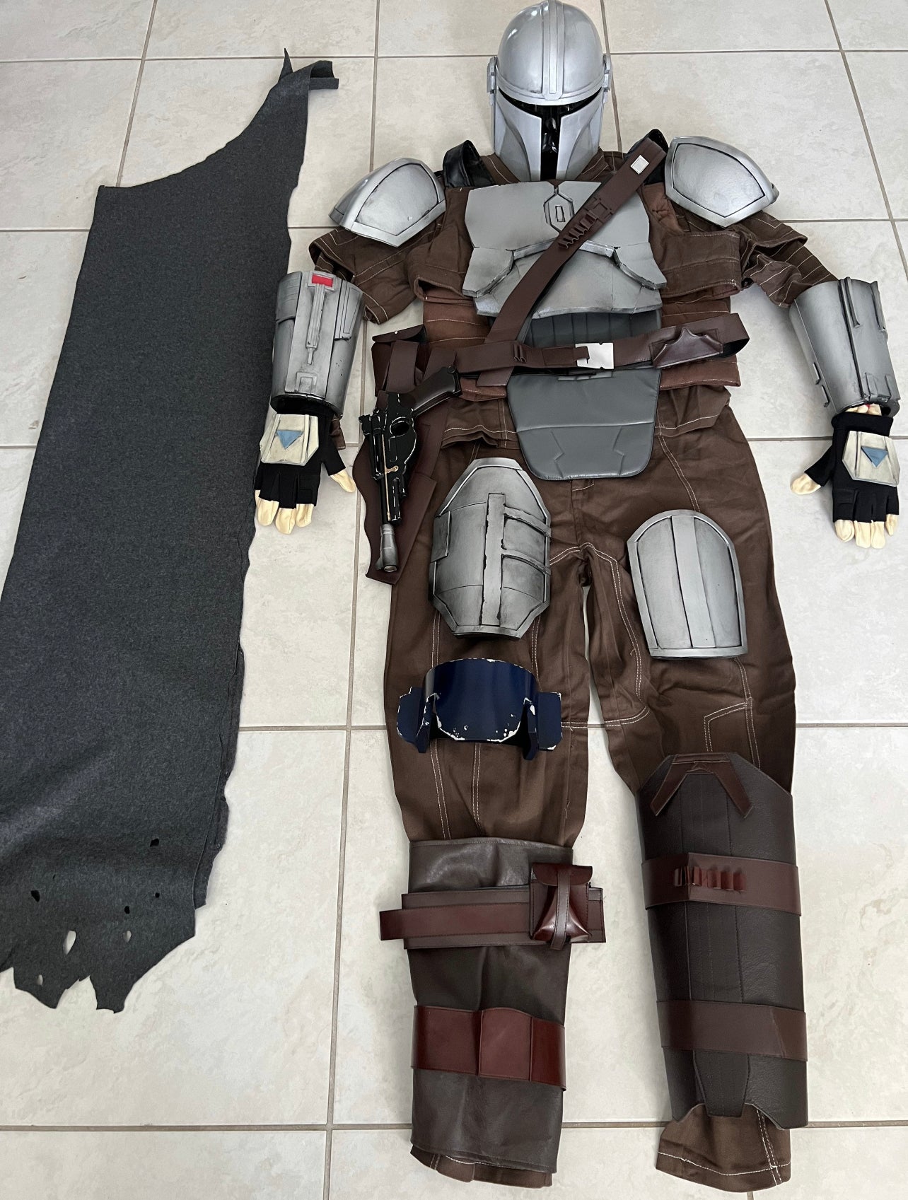 Mandalorian Armor Cosplay Costume / Bounty Hunter Beskar Full Armor / Din  Djarin Armor Beskar Paint for Cosplay / Pedro Pascal Flight Suit - Etsy